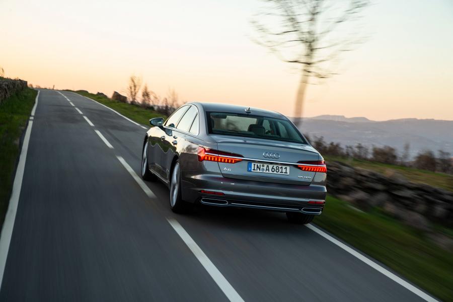  Audi A6 55 TFSI Quattro (C8) 2018 года  (WW) (фото 2 из 40)